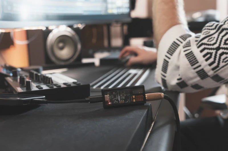 Questyle M15i Taşınabilir DAC Kulaklık Amplifikatörü - Amplifikatör