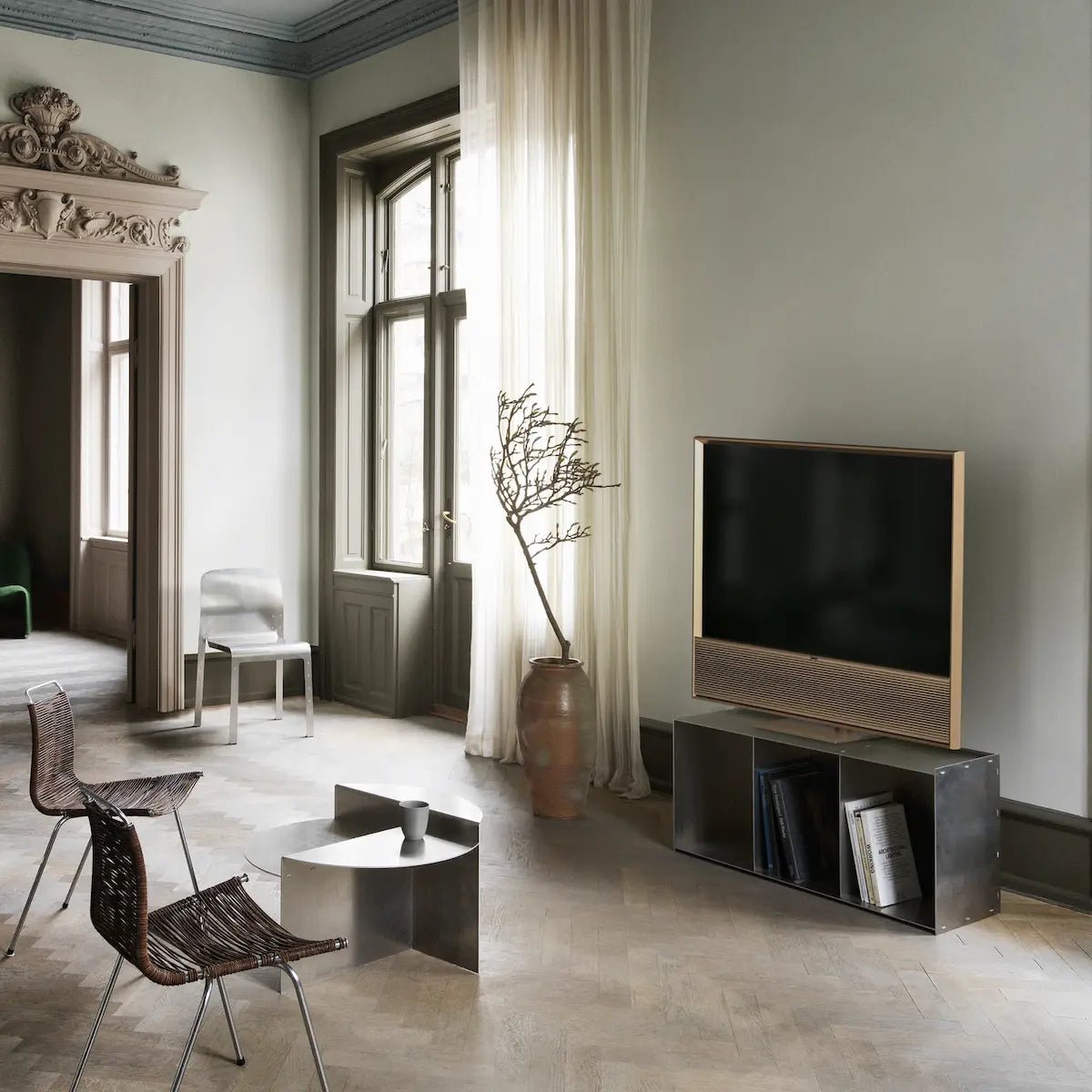 Bang & Olufsen BeoVision Contour 4K OLED TV - Ev Sinema Sistemi