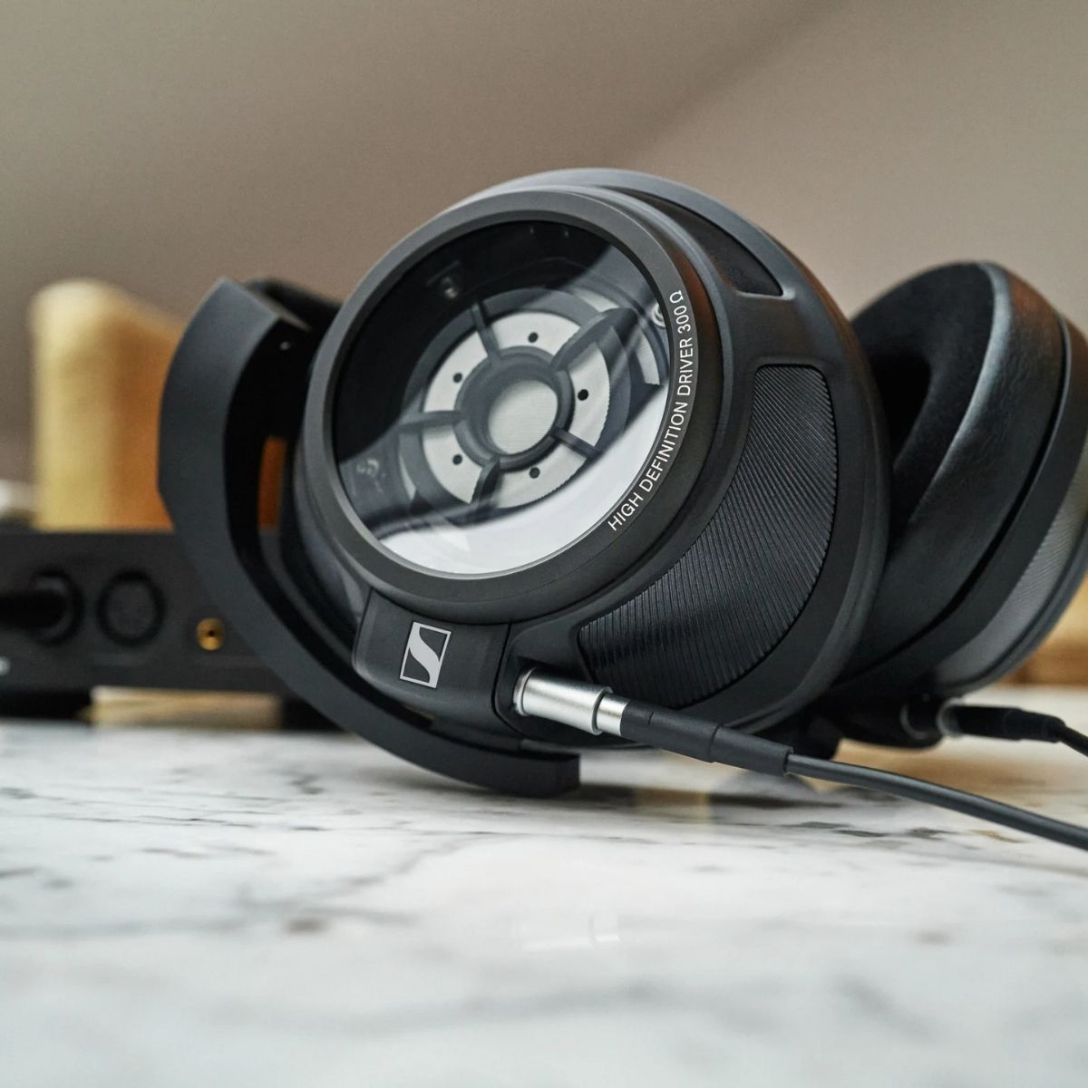 Sennheiser HD 820 Kulak Üstü Hi Fi Kulaklık