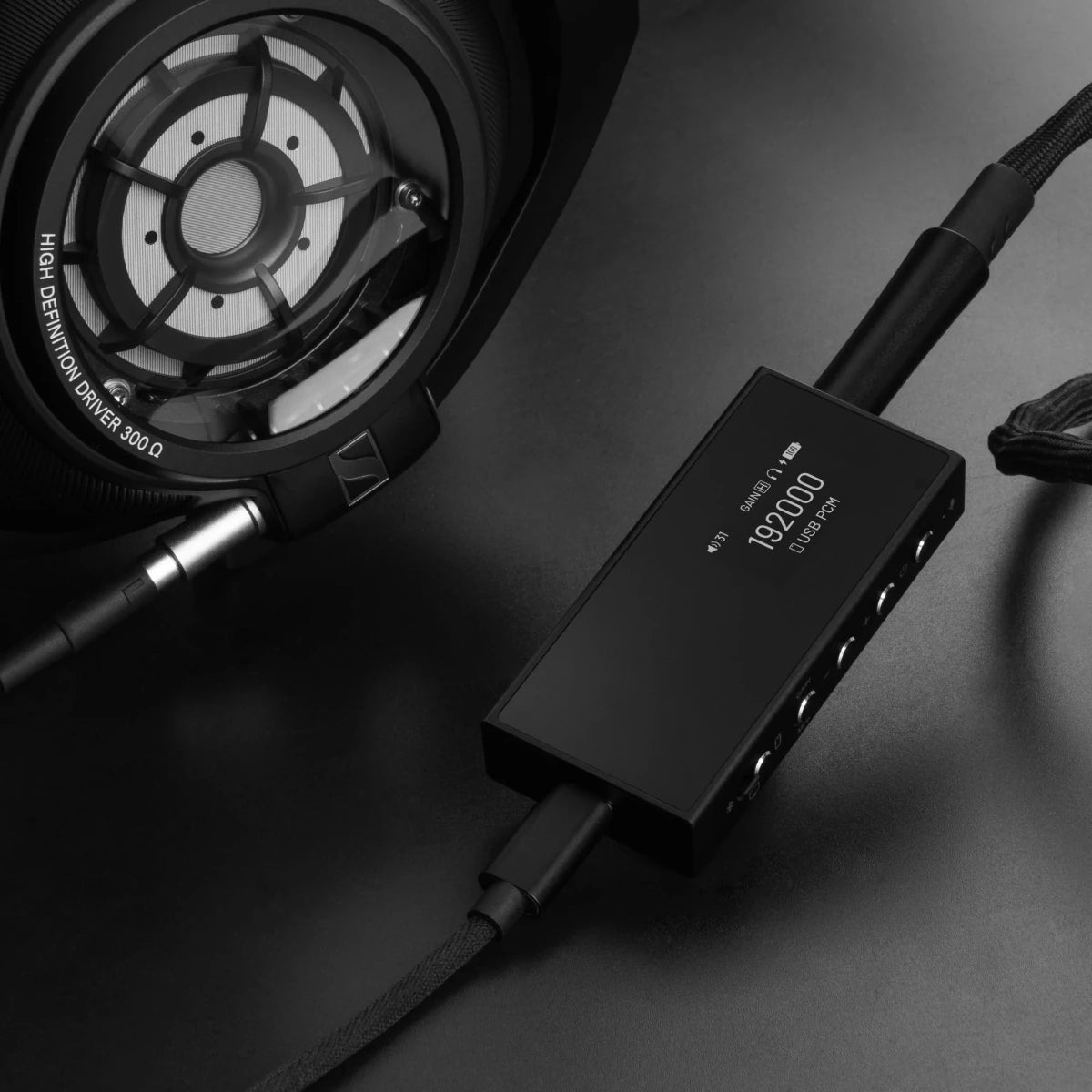 Questyle M18i Taşınabilir DAC Kulaklık Amplifikatörü - (Kutu Hasarlı) - Amplifikatör