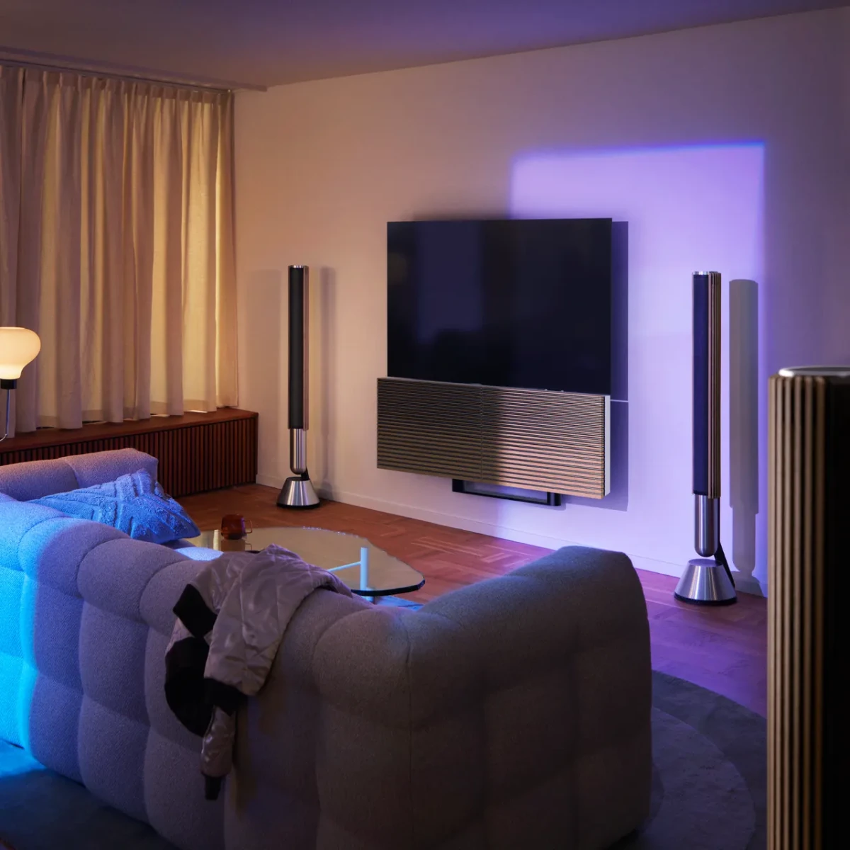 Bang & Olufsen BeoVision Harmony 4K/8K OLED TV - Ev Sinema Sistemi