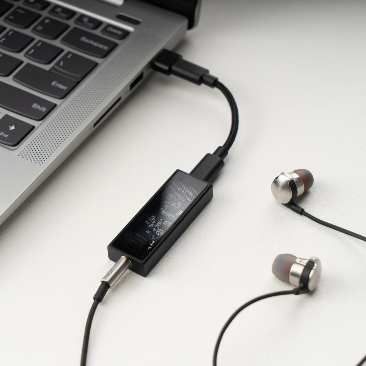 Questyle M12i Taşınabilir DAC Kulaklık Amplifikatörü ve LTC Kablo - Amplifikatör