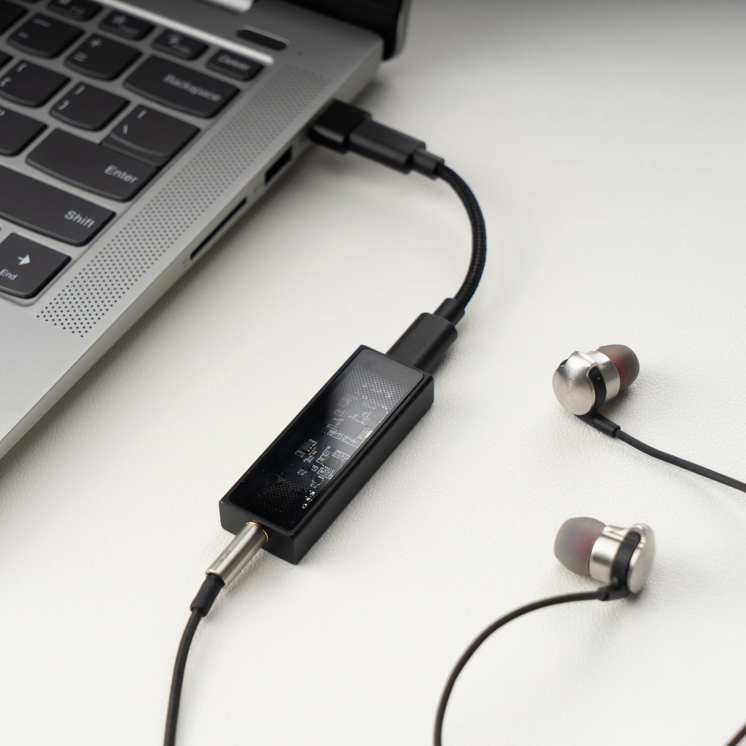 Questyle M12i Taşınabilir DAC Kulaklık Amplifikatörü ve LTC Kablo